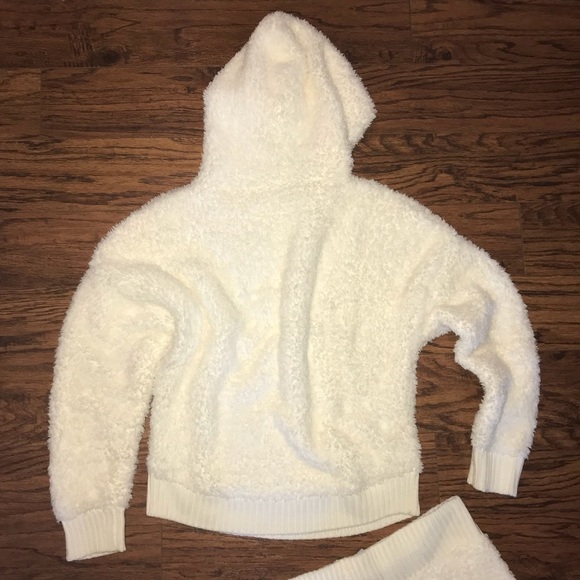 Set! Honeydew Fuzzy Lounge Sweater & Shorts Cream Small top medium bottom soft - Picture 5 of 8